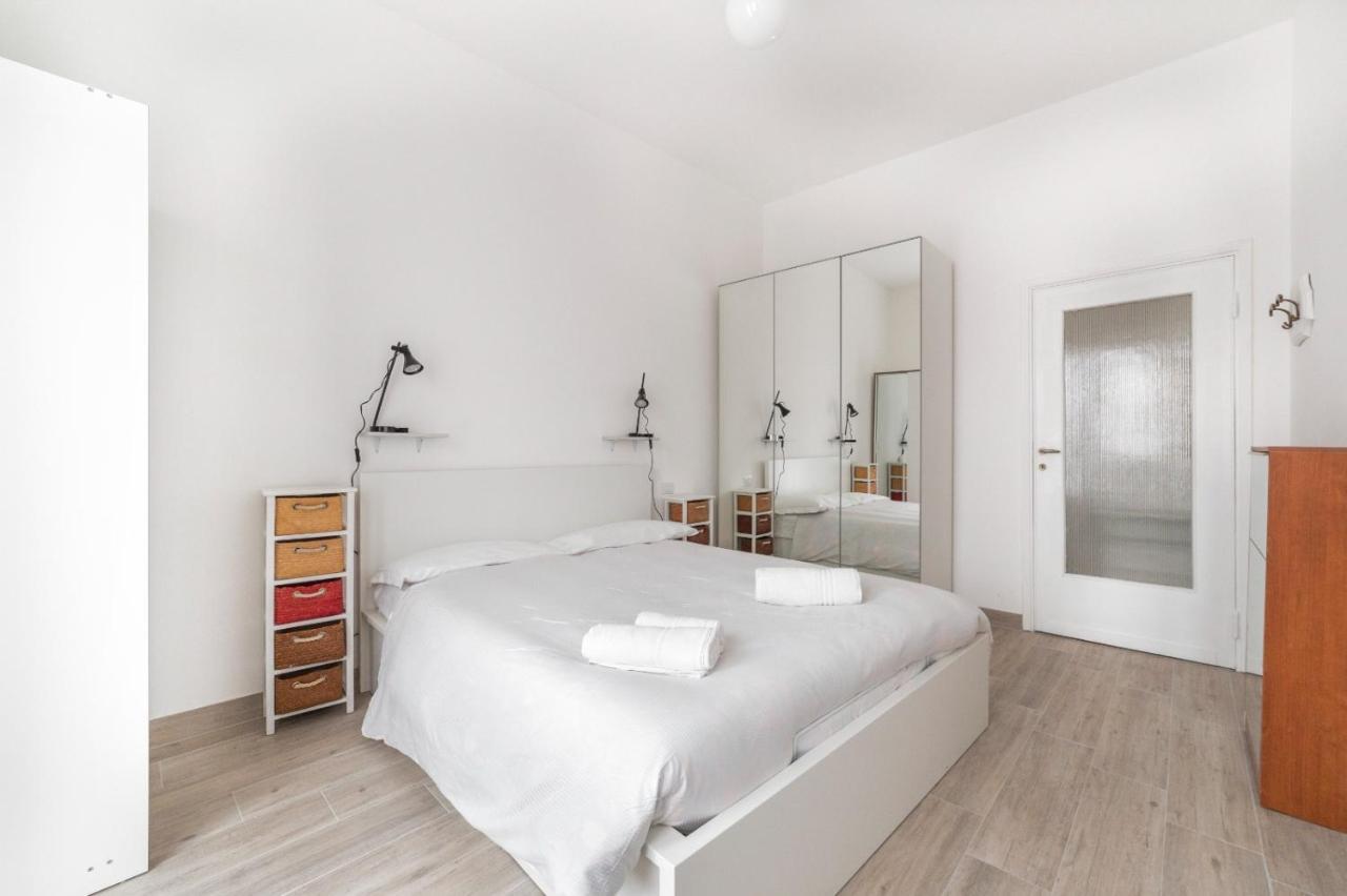 Sant'Ambrogio Bright Apartment With Terrace Milaan Buitenkant foto