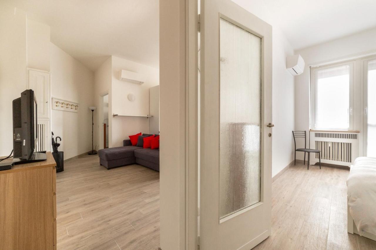 Sant'Ambrogio Bright Apartment With Terrace Milaan Buitenkant foto